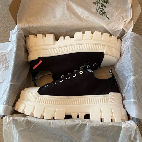 Palladium - Free People - ‘Revolt LO TX’ Boots - Slightly Imperfect - Picture 5 of 9